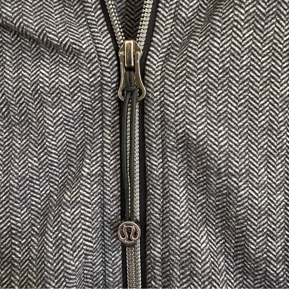 Lululemon Gray Black Herring Bone Mock Neck Zip-Up Track Jacket - Size 2 - Picture 5 of 10